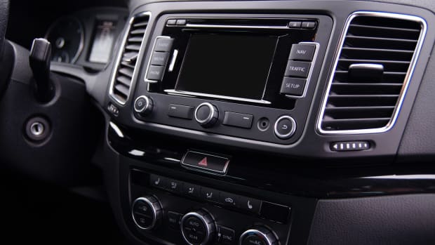 Man Gives Genius Hack for People Who Love to Listen to Music In Idle Cars