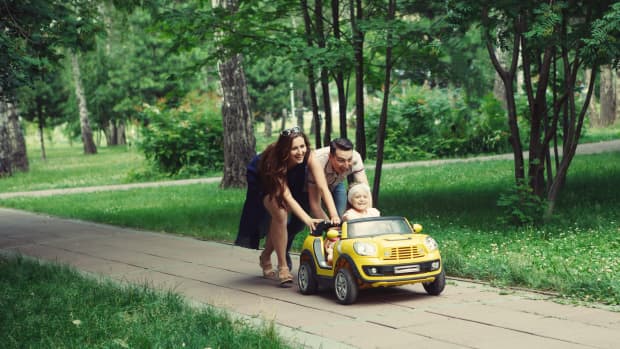 father gifts daughter mini car